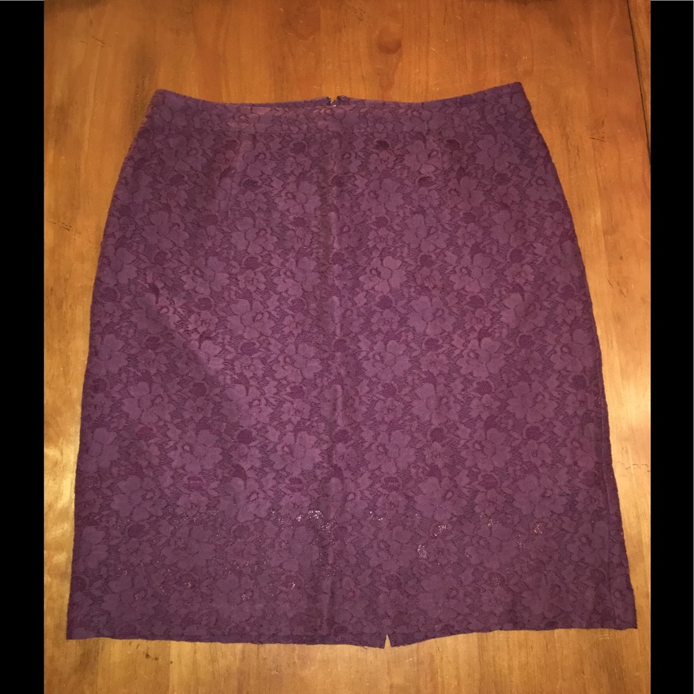 Halogen Lace lined skirt